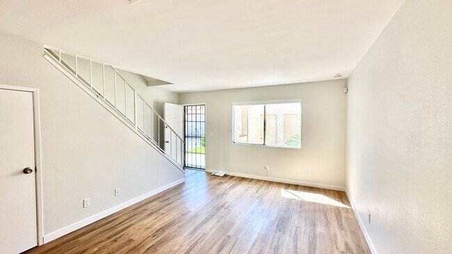 Building Photo - Beautiful & Updated Two-Story Unit in the ...