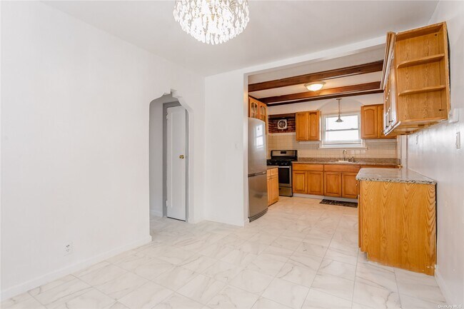 Foto del edificio - 32-12 208th St