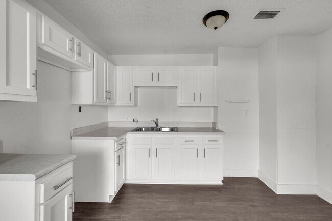 Building Photo - 1227 Dena St