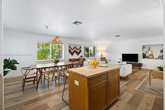 Building Photo - 65 Hendricks Isle