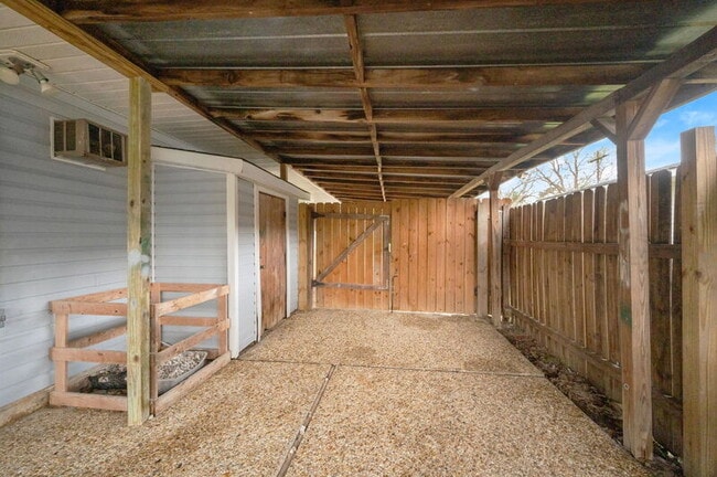 Building Photo - 8955 Alma Dr