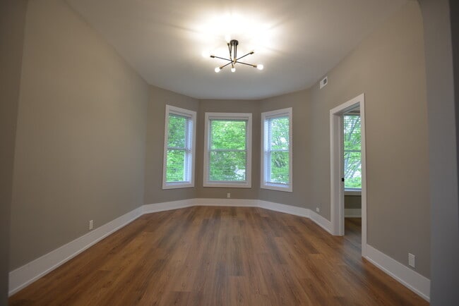 Building Photo - 4113 N Damen Ave