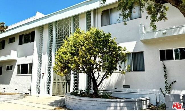 Building Photo - 3166 S Sepulveda Blvd