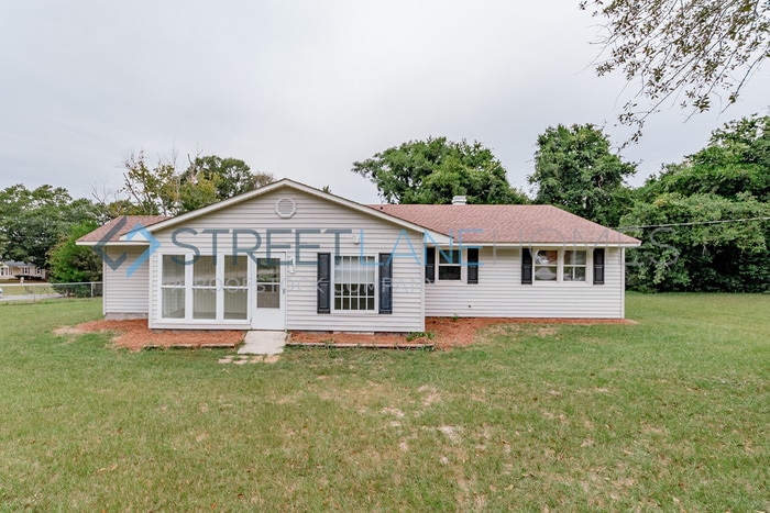 Primary Photo - REDUCED! - HOLIDAY SPECIAL! SIGN A LEASE B...