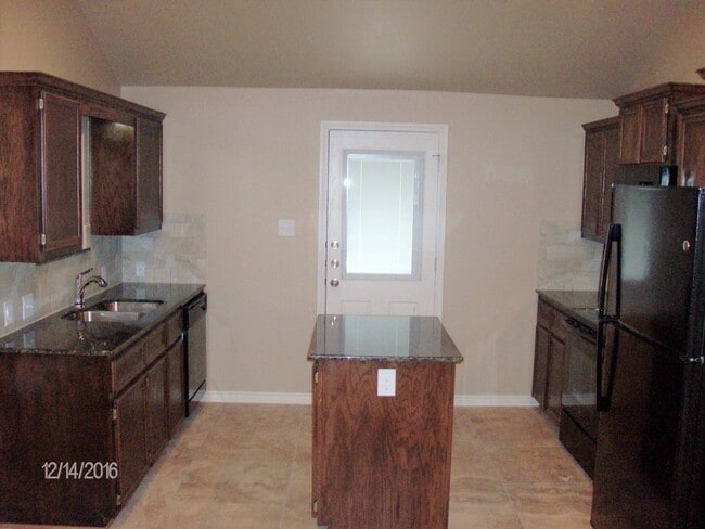 Foto del edificio - Viewable 1/6/2026 Text 201-231-7228 for more information