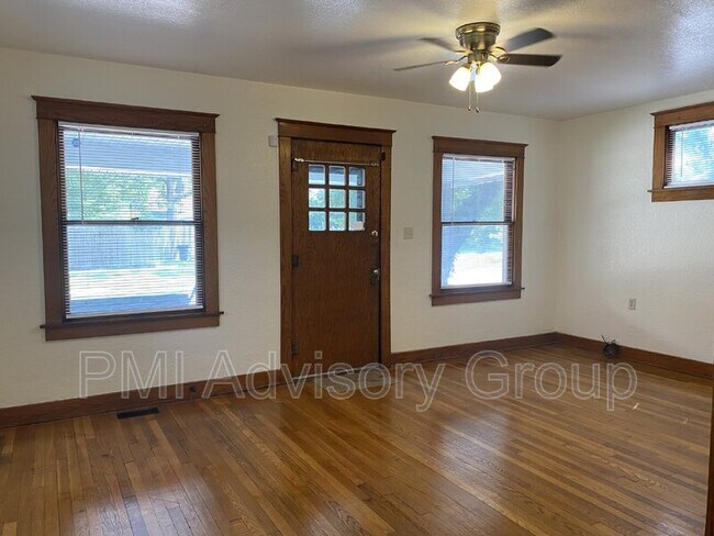 Foto del edificio - 908 SW 12th St