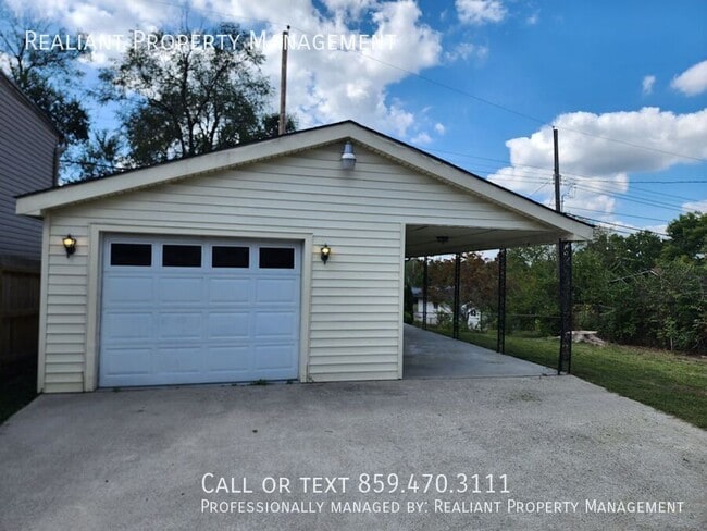 Building Photo - 2135 Tamarack Dr
