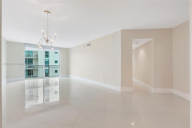 Foto del edificio - 9055 SW 73rd Ct