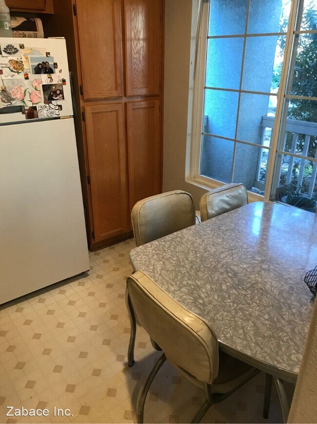 Building Photo - 2 br, 2.5 bath House - 1025 Trinita Terrace