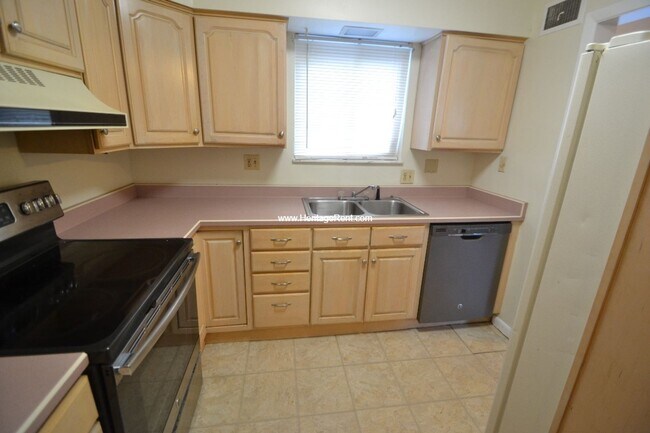 Building Photo - 4789 Clevesdale Dr