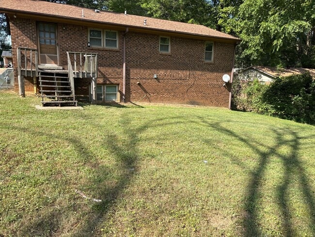 Building Photo - 4 Bedroom House ** Section 8 Approved **