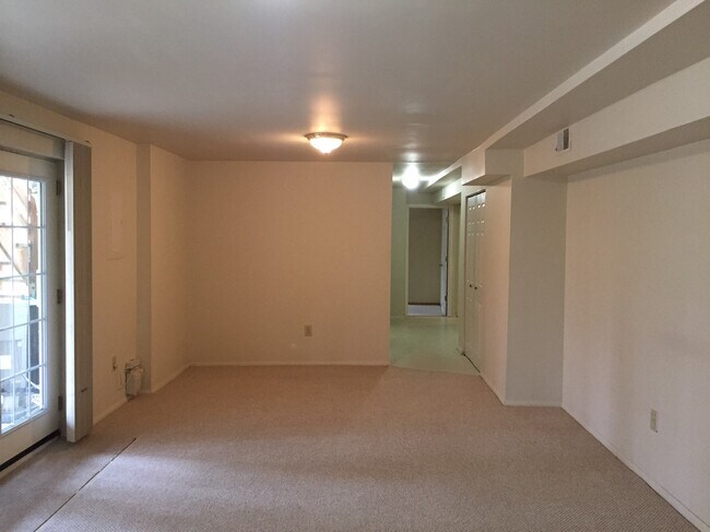 Foto del edificio - 9309 Macswain Pl