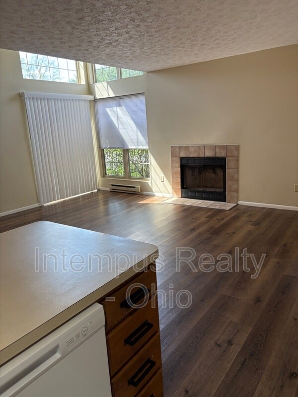 Building Photo - 3840 Mercedes Pl