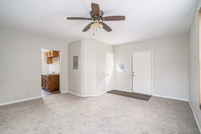 Building Photo - 612 Capital Ave NE