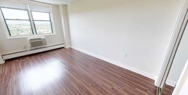 Building Photo - 8 Fresh Pond Pl