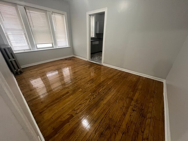 Building Photo - 2049 E 68th St