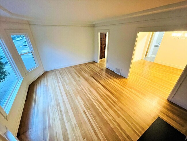 Foto del edificio - Large 2 Bedroom in Great Marina Location w...