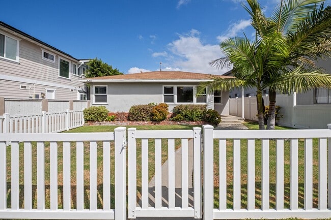 Building Photo - 2211 Nelson Ave