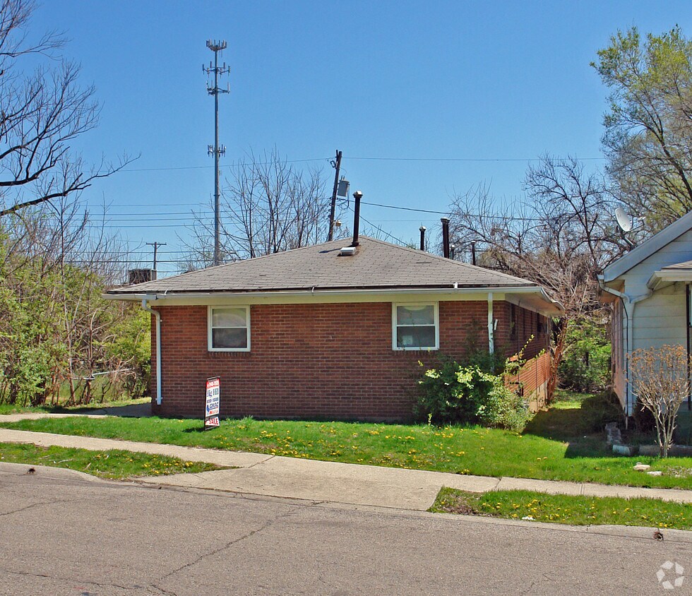 Building Photo - 2054 Kensington Dr