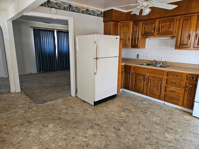 Building Photo - Property with a carport and laundry.