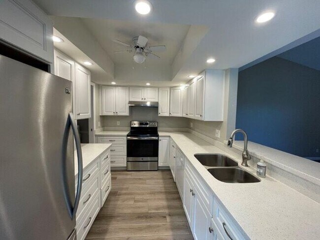 Foto del edificio - 7930 E Arlington Rd