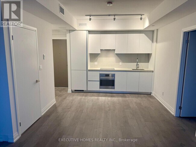 Photo du bâtiment - 4015 The Exchange