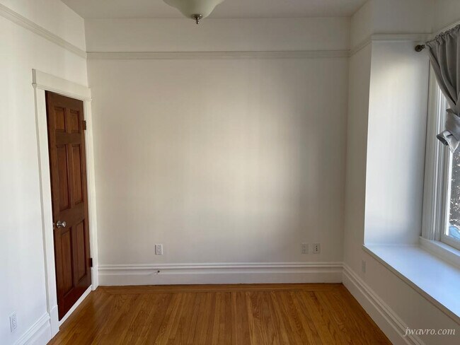 Building Photo - 47 Oakwood St