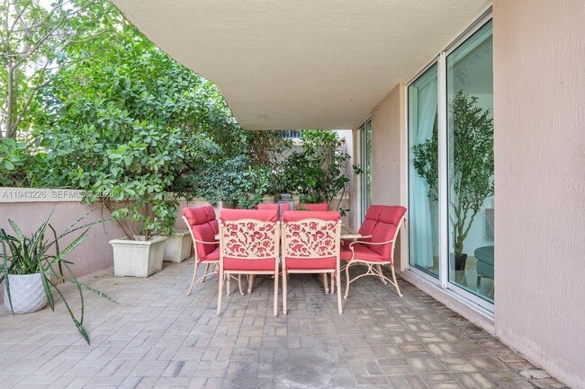 Foto del edificio - 17555 Atlantic Blvd