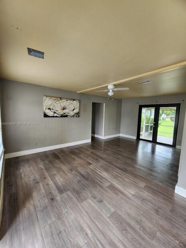 Foto del edificio - 6520 Sandalfoot Blvd
