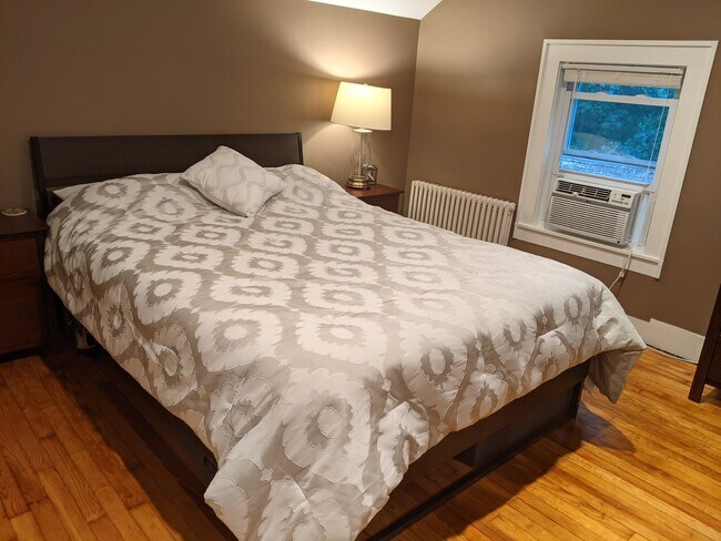 Bed 2 - 18 Elm St