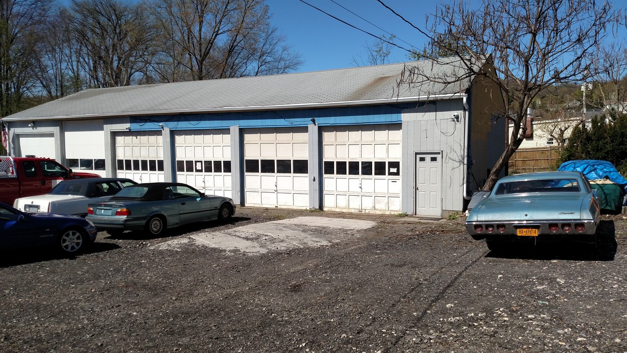 Building Photo - 149 Main St