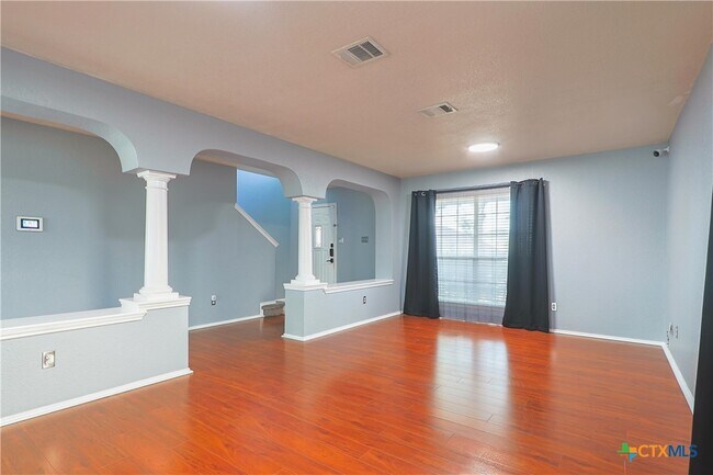 Building Photo - 4606 Golden Gate Dr