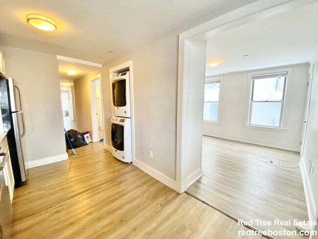 Foto del edificio - 875 E 2nd St