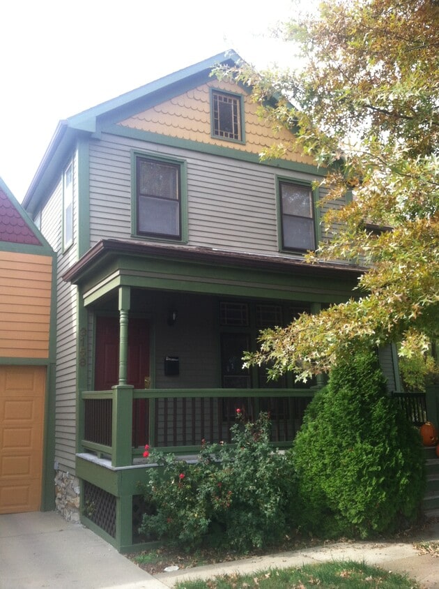 3158 Oak St Unit 2, Kansas City, MO 64111 Apartments in Kansas City