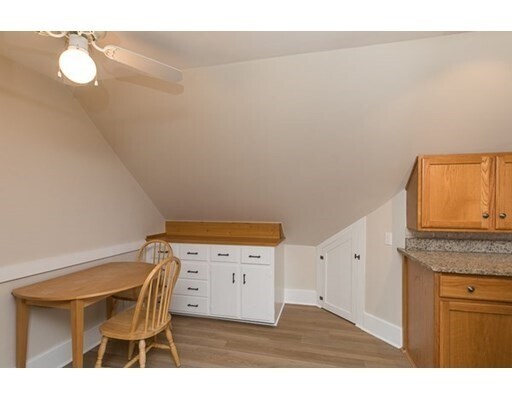 Building Photo - 623 Hale St