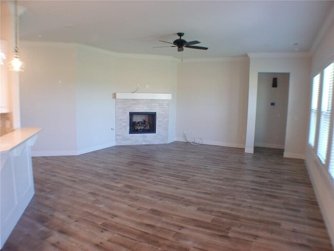 Foto del edificio - 1812 SW Edinburgh Ave