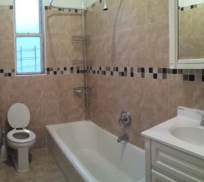 Foto del edificio - 220 E 18th St
