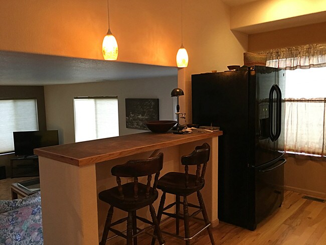 Foto del edificio - 1325 Red Mountain Dr