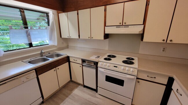 Foto del edificio - Large 2 bedroom 2.5 bath Townhouse in the ...
