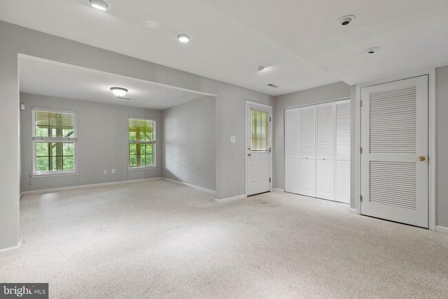 Building Photo - 302 Fox Trail