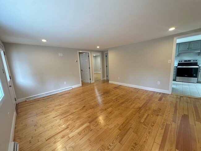 Building Photo - 33 Park Dr