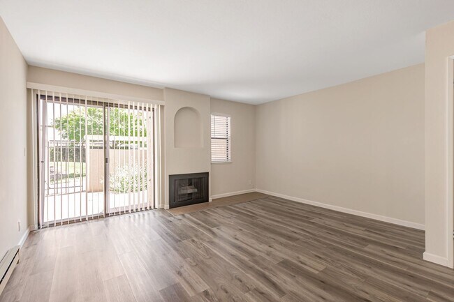 Foto del edificio - Charming 2-Story Home with Pool Access in ...