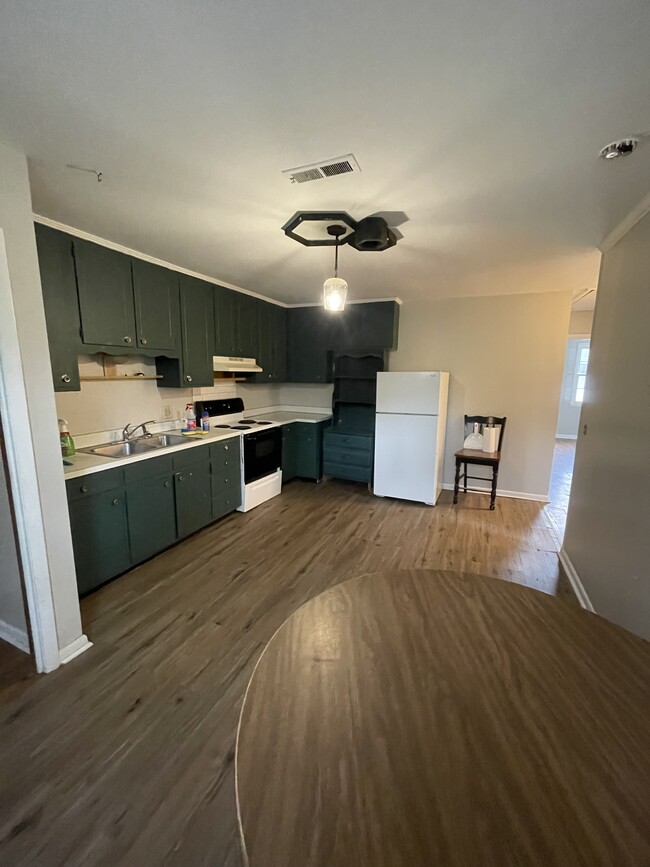 Foto del edificio - 637 Huntington Ridge Dr