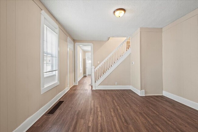 Foto del edificio - 119-119 N Grant Ave