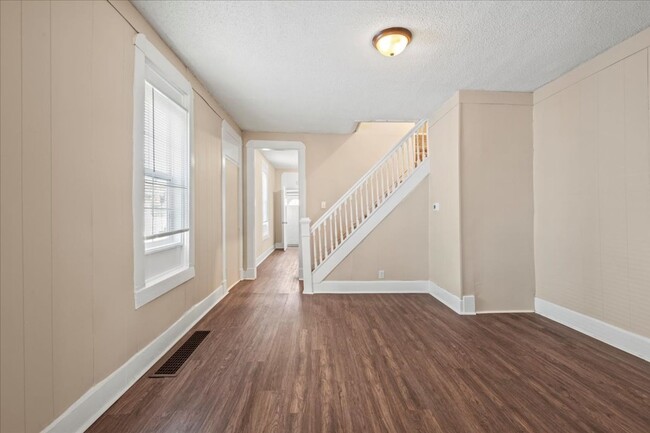 Building Photo - 119-119 N Grant Ave