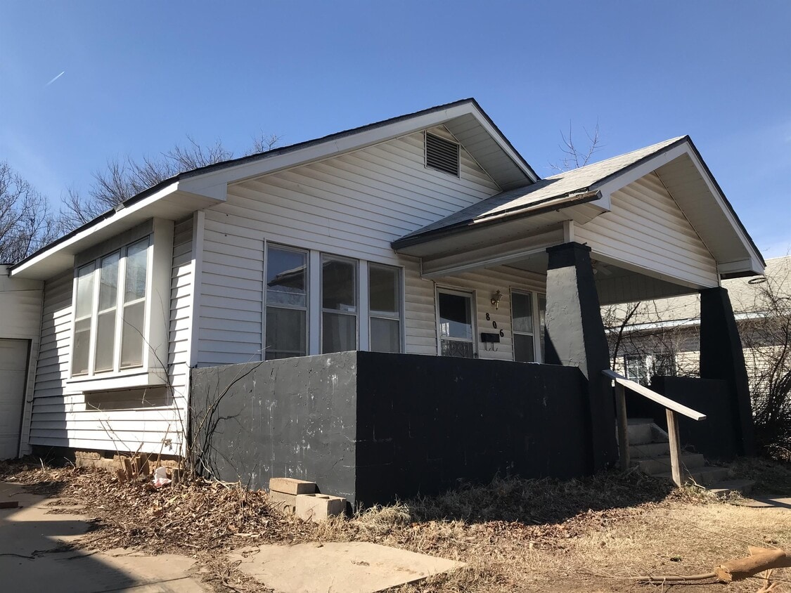 Primary Photo - 806 N Park Ave