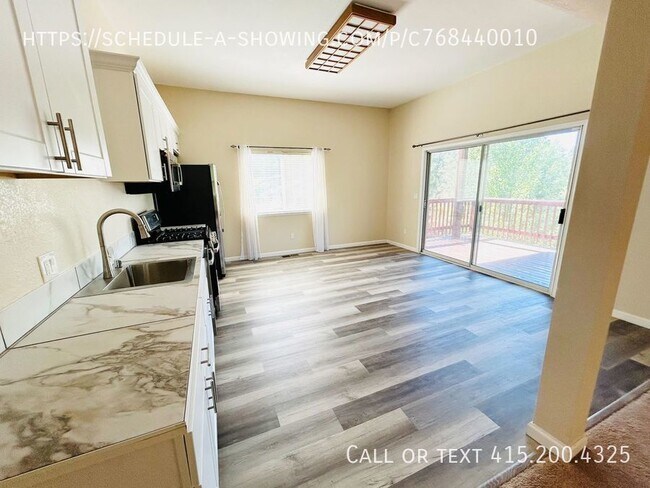 Foto del edificio - Don't miss out on this 2bd 2ba duplex in t...