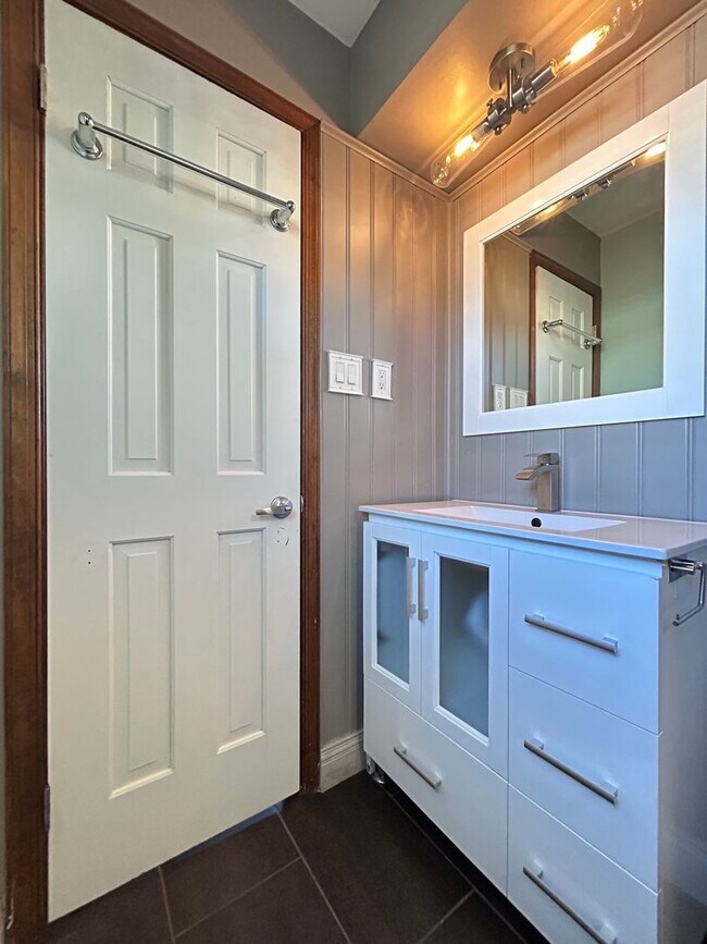 Foto del edificio - Beautifully Updated Brick Ranch! "ASK ABOU...