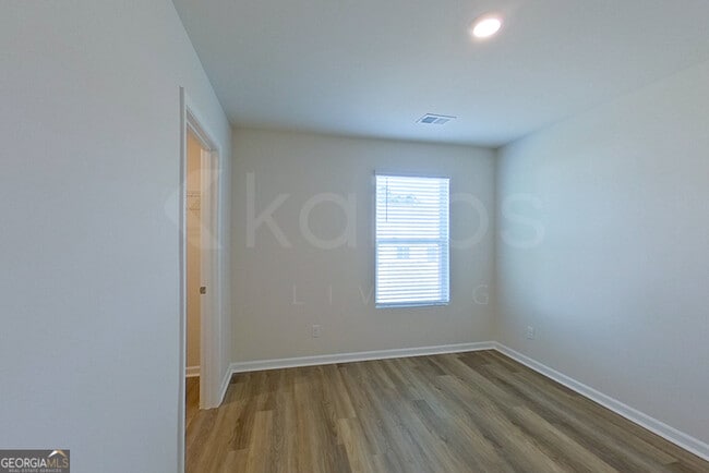 Building Photo - 127 Overstreet Way