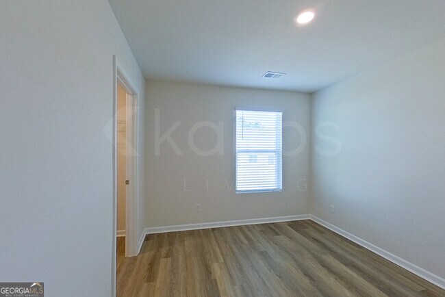 Foto del edificio - 127 Overstreet Way